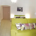 Del Teatro * Μπρίντιζι