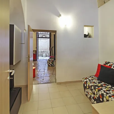 Del Teatro برينديسي