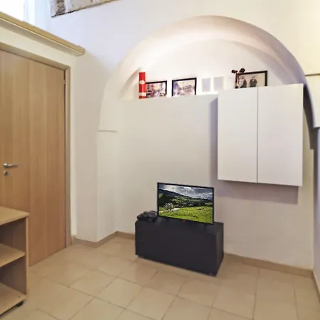 Del Teatro شقة برينديسي