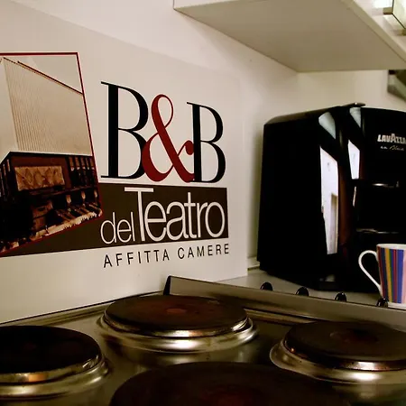 Del Teatro برينديسي
