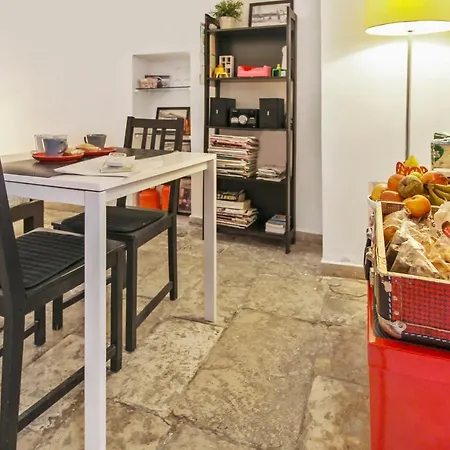 Del Teatro * Μπρίντιζι