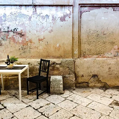 Del Teatro شقة برينديسي