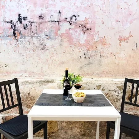 Del Teatro Διαμέρισμα *