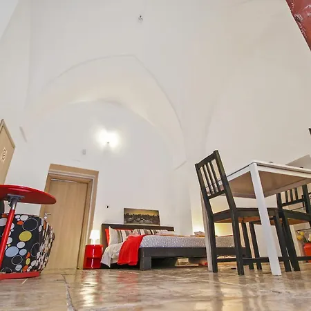 Del Teatro Apartment *